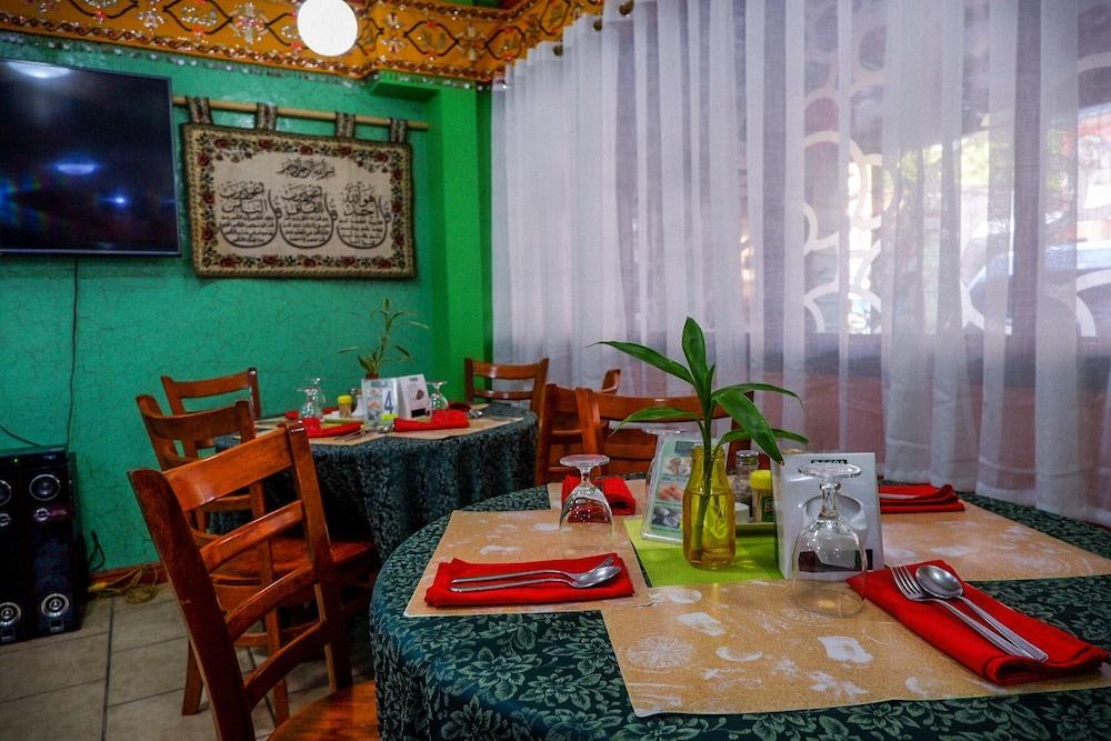 Tinhat Halal حلال Certified Boutique Hotel And Restaurant Davao City Exteriör bild