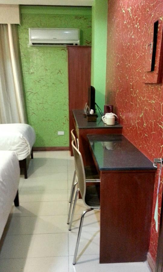 Tinhat Halal حلال Certified Boutique Hotel And Restaurant Davao City Exteriör bild