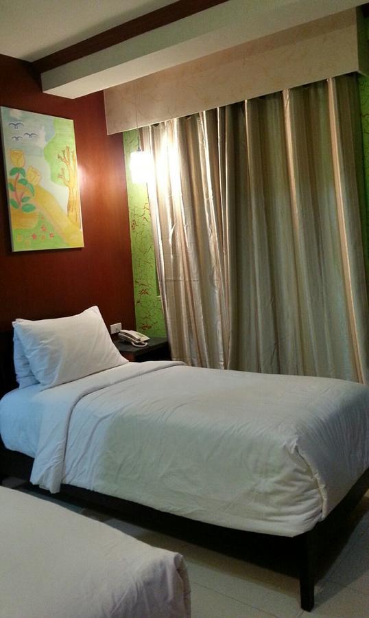 Tinhat Halal حلال Certified Boutique Hotel And Restaurant Davao City Exteriör bild